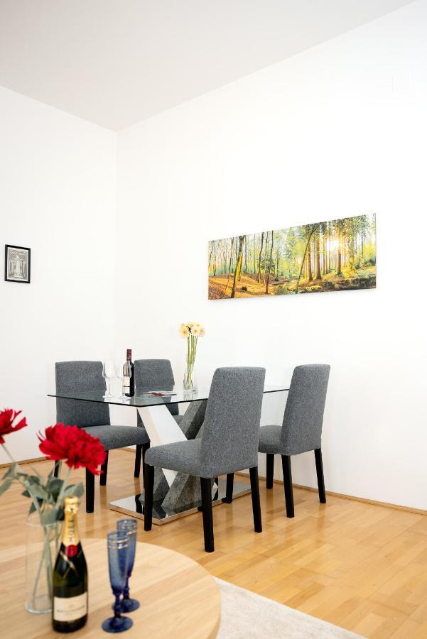 Premium 80 M2 Apartment - Free Parking Bécs Kültér fotó